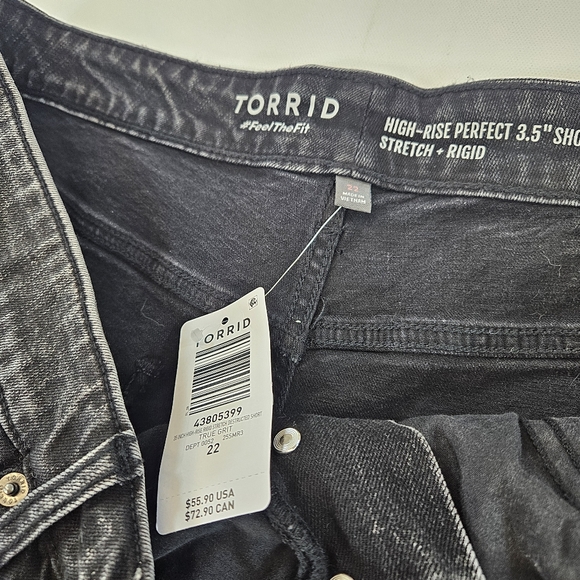 Torrid Women Plus Size 22 Black Distressed 3.5 Inch Super Soft High-Rise Short - Picture 6 of 8